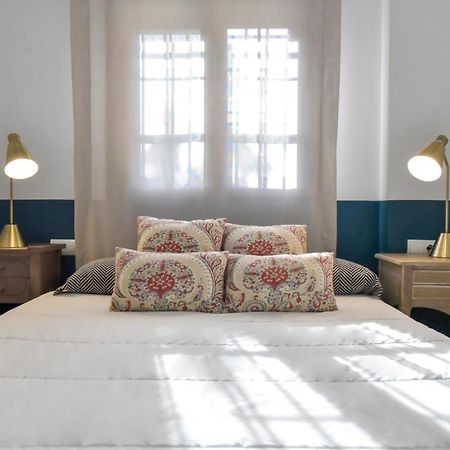 New! Retro Apartment In Central Neighbourhood Севілья Екстер'єр фото