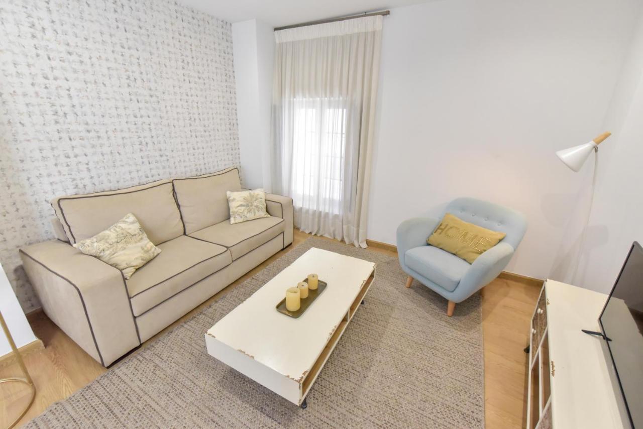 New! Retro Apartment In Central Neighbourhood Севілья Екстер'єр фото