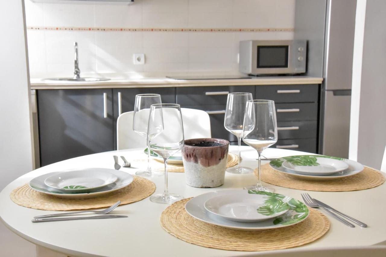 New! Retro Apartment In Central Neighbourhood Севілья Екстер'єр фото