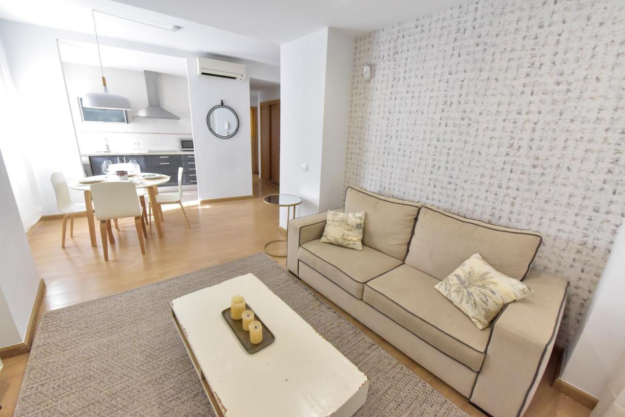 New! Retro Apartment In Central Neighbourhood Севілья Екстер'єр фото