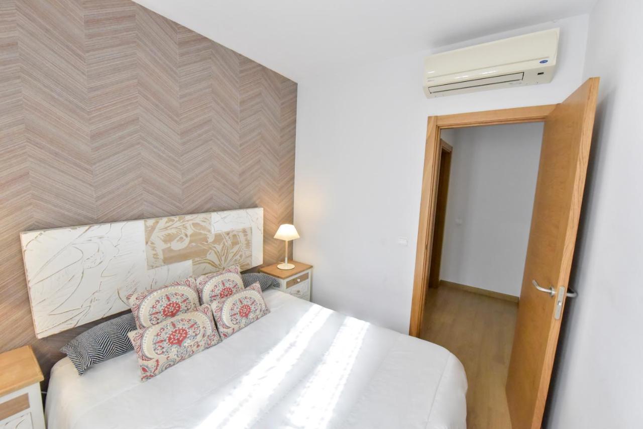 New! Retro Apartment In Central Neighbourhood Севілья Екстер'єр фото